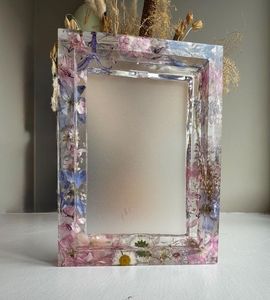 Elegante Marco de Fotos de Resina Hecho a Mano para Preservar Recuerdos Preciosos con un Estilo Moderno para la Decoración del Hogar - Product Image 1
