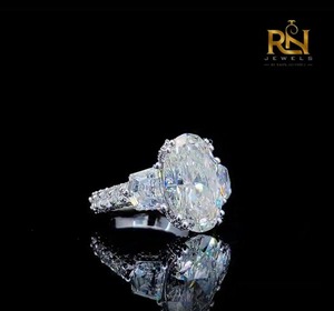 Bague de fiançailles de luxe en or massif 9K 14K 18K avec diamant ovale de laboratoire couleur DEF, taille bouclier 2 carats, halo caché, bijoux personnalisés - Product Image 2