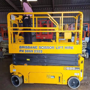 Chariot élévateur à ciseaux électrique JCB S2632E 8m 4x4, transpalette/empileur motorisé, adaptabilité tout-terrain, capable de fonctionnement hors route - Product Image 1