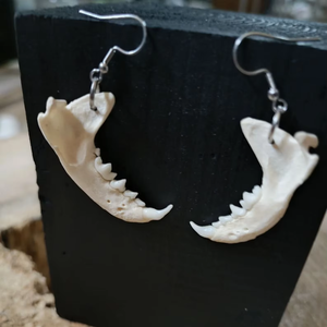 Pendientes de Hueso Natural Hechos a Mano, Ecológicos, Estilo Tribal Boho, Regalo Empresarial, Joyería de Moda - Product Image 1