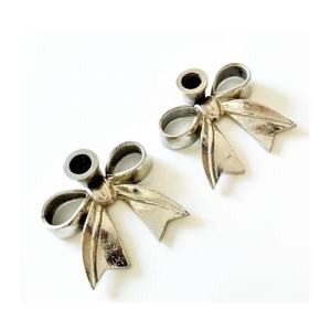 Candelabro Cónico de Aluminio Plateado, Centro de Mesa para Navidad y Bodas, Decoración del Hogar, Hecho a Mano, Duradero - Product Image 1