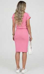 Conjunto de 2 Piezas Rosa para Mujer, Top de Manga Corta con Cuello Redondo y Falda a la Rodilla con Rayas Laterales, Atuendo Casual - Product Image 3