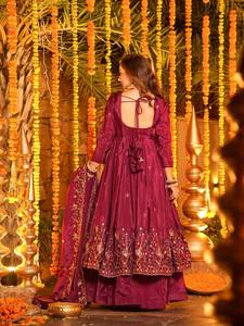 Ensemble Anarkali moderne pour mariage en soie crêpe naturelle, avec robe rembourrée, broderie de sequins de 4 mètres et 5 mm, pantalon palazzo et dupatta - Product Image 5