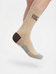 Chaussettes ras du cou beiges avec texte motivant tricoté, contraste gris talon-orteil, pour usage quotidien, sportif et décontracté - Product Image 3