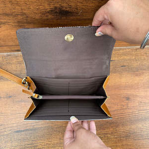 High Quality Wholesale Hand Tooled Leather Wristlet Clutch Purse for <b>Women</b> Customized Cowhide Logo Long <b>Card</b> <b>Holder</b> Long <b>Wallets</b> - Product Image 6