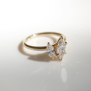 Anillo de compromiso de oro amarillo de 10K con moissanita blanca de corte marquesa, engaste de 6 o 2 puntas, con dos piedras, anillo Toi et Moi, regalo - Product Image 2