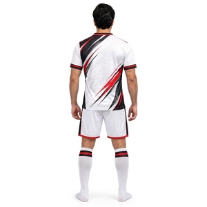 Tenue de football légère en tissu respirant, anti-humidité et construction durable, idéale pour l'entraînement régulier - Product Image 4