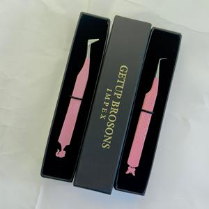 Pince à épiler pour extensions de cils en acier inoxydable, antistatique, à pointe lisse, avec revêtement en poudre rose clair, à 90 degrés, avec découpe papillon/poupée - Product Image 1