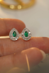 Pendientes de oro blanco con esmeraldas y diamantes de corte pera cultivados en laboratorio, certificados por IGI, joyería de lujo para bodas para mujeres. - Product Image 5