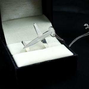 Collier Avion en Argent Sterling 925, Pendentif Minimaliste Aviation, Cadeau pour Amateurs de Voyage, Bijou Pilote, Pendentif Avion Personnalisé - Product Image 3