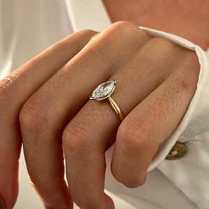 Anillo de Compromiso con Diamante Cultivado en Laboratorio de 1.5 Quilates, Corte Marquesa, Dos Tonos, Anillo Solitario con Incrustaciones Bajas, Certificado IGI - Product Image 3