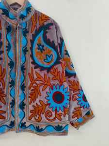 Chaqueta Exclusiva de Terciopelo Suzani Bordada a Mano: Abrigo Estilo Indio Hecho a Mano, Túnica Nupcial Boho, Chaqueta para Festivales, Regalo para Ella - Product Image 4