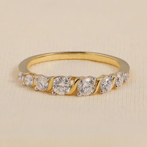 Bague demi-éternité en or jaune 14 carats avec diamant rond de laboratoire de qualité supérieure, bijou de promesse de mariage minimaliste et tendance pour elle - Product Image 1