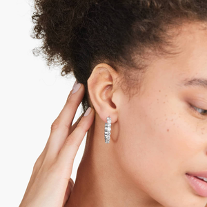 Boucles d'oreilles créoles élégantes en argent 925 avec moissanite, diamants ronds étincelants, bijoux légers et confortables pour femme, cadeau d'anniversaire - Product Image 2