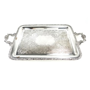 Nouveau plateau de service alimentaire en aluminium finition argentée avec poignée en relief pour la maison et les mariages - Product Image 1