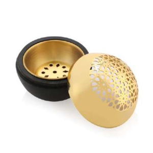 Elegante quemador de incienso esférico con tapa de metal dorado en forma de rejilla y base de madera negra, ideal para fragancias y decoración de lujo para el hogar. - Product Image 3