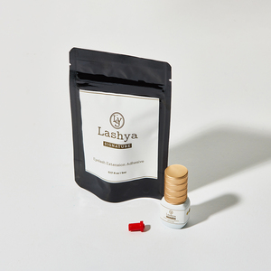 Pegamento para Extensión de Pestañas [Lashya] Signature, Secado Rápido en 1-2s, Retención de 8 Semanas, Profesional, 5ml - Product Image 1