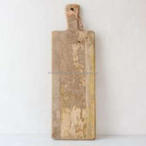 Planche à découper en bois traditionnelle qui ajoute une touche classique à la préparation des repas et à la cuisine maison - Product Image 3