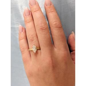 Anillo Solitario de Diamante Corte Marquesa en Oro Amarillo con Banda Grabada Vintage, Anillo de Compromiso Delicado, Joyería Fina Hecha a Mano - Product Image 1
