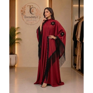 Abaya de Luxe Modeste Tendance par CP, en Nida, Longueur Ras du Sol, Col Montant, Asymétrique, avec Pompons Brodés et Appliques Florales en Velours Naturel pour Adultes - Product Image 5