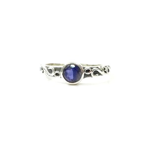 Bague en moissanite iolite de 2,6 grammes, élégante et légère - Product Image 1