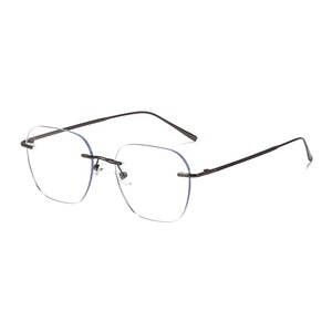 Occhiali in Titanio Senza Montatura UV400 Certificati ISO9001 Ideali per Passeggiate Quotidiane, Lettura di Giornali e Lettura e Camminata Rilassata - Product Image 6