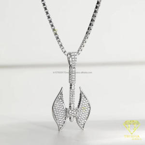 Pendentif de style designer avec un look streetwear hip-hop luxueux et une finition glacée - Product Image 3
