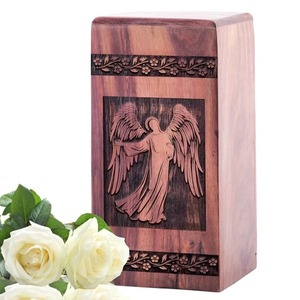 Urne funéraire rectangulaire en bois naturel avec motif sculpté de lune et d'arbre pour cendres humaines adultes - Product Image 6