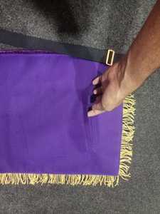 Tablier maçonnique en velours violet avec broderie dorée, symbole de l'œil de la Sainte Bible, forme carrée, accessoire de décoration artisanal fait main - Product Image 6