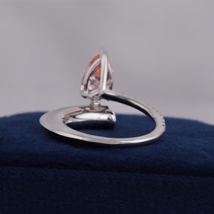 Anillo de Compromiso con Diamante Rosa Corte Pera, Oro de 18K, Engaste de Garras, Joyería Fina de Lujo para Mujer, Certificado IGI - Product Image 3