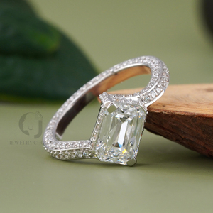 Anillo de compromiso Rudakiya Brothers para mujer con diamante cultivado en laboratorio de corte esmeralda de 1.97 CT, banda pavé de oro blanco de 14K, claridad VS1, oro macizo - Product Image 3