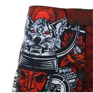 Shorts MMA unisexes pour adultes, impression par sublimation, motif loup rouge et noir sur le devant, design samouraï, évacuation de l'humidité, coupe régulière, sports de combat - Product Image 6