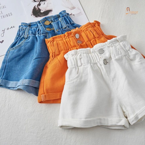 Shorts Bermuda de Algodón para Niñas, Color Blanco Sólido, Cintura Elástica, Estilo Casual, Logotipo Impreso, Corte Medio - Product Image 1