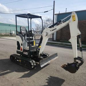 Mini-excavatrice Bobcat E20 fiable, 2 tonnes, hydraulique, sur chenilles, faible nombre d'heures de travail, idéale pour les projets de construction, en vente - Product Image 3