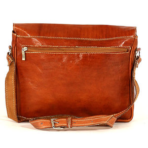 Biyadina, bandolera hecha a mano de cuero genuino rojo Vintage Premium para hombre, estilo de moda de artesano altamente calificado - Product Image 3
