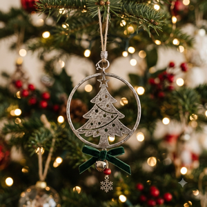 En gros, Ornement de Noël en laiton filigrané motif flocon de neige, pendentif de sapin vintage en métal découpé avec ruban en velours - Product Image 2