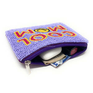 Porte-monnaie perlé Cool Mom avec visage souriant violet, mini portefeuille zippé, cadeau Fête des Mères, accessoire amusant, vente en gros pour boutiques - Product Image 3