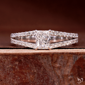 แหวนเพชรทรงรัศมี 0.5 กะรัต เพชรเพาะเลี้ยงในห้องปฏิบัติการ แหวนแต่งงานแบบวงแหวนฝังเพชรเต็มวง แหวนขอแต่งงาน รับรองโดย IGI ทองคำขาว 10K - Product Image 1