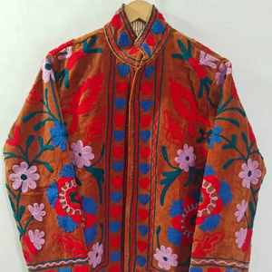Chaqueta de Lona de Algodón Bordada con Diseño Suzani para Mujer – Prenda Exterior Étnica Boho Hecha a Mano - Product Image 1