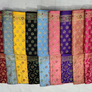 Traje de seda pura Banarasi de 3 piezas - Product Image 1