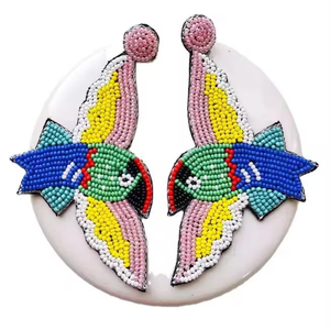 Boucles d'oreilles brodées à la main les plus vendues, élégantes et personnalisables en couleur et forme pour femmes, pour occasions décontractées ou festives - Product Image 1