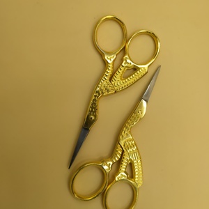 Tijeras de Aseo Portátiles de Acero Inoxidable, Mini Recortador de Cejas para Vello de la Nariz y Cuidado de las Uñas - Product Image 3