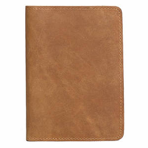 Étui de passeport personnalisé en cuir Crazy Horse doux au toucher, en cuir de vachette, porte-passeport de voyage - Product Image 1