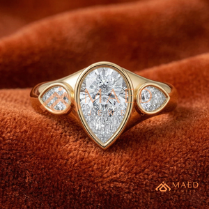 Anillo de Compromiso de Oro Amarillo de 14K con Moissanita Corte Pera y Tres Piedras, Joyería Nupcial de Lujo, Regalo de Tendencia en EE. UU. - Product Image 1