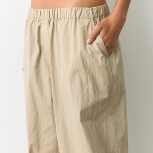 Pantalones holgados beige lisos y ligeros de otoño para mujer, talla grande, con cierre de cordón en la cintura, estilo informal, de pierna recta, para correr, personalizados - Product Image 4