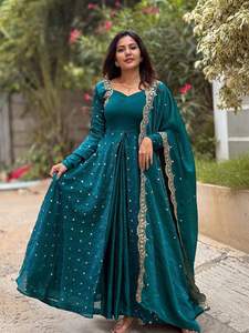 Robe Anarkali en georgette premium pour femme, richement brodée avec des sequins et des broderies Zari, idéale pour les mariages et les occasions festives, coupe évasée, design de créateur. - Product Image 2