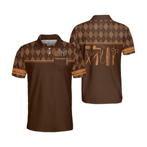 เสื้อโปโลแขนสั้นลายอาร์ไกล์สีน้ำตาลสำหรับผู้ชาย พิมพ์ลายอุปกรณ์ตัดผม ทรงปกติ สวมใส่สบาย - Product Image 1