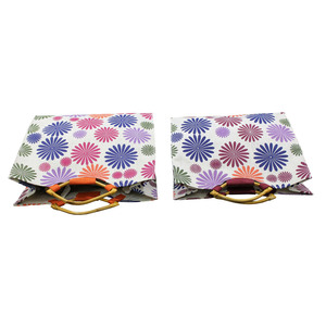 Sac fourre-tout en jute laminé avec motif en bois, poignée en PP en forme d'œil, imprimé floral, sac cadeau en jute teint et blanchi pour les jeunes - Product Image 4