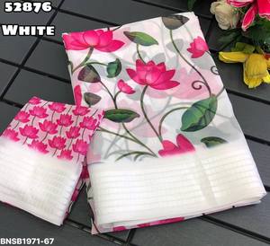 Sari en mousseline à imprimé lotus et bordure blanche tissée jacquard, avec ensemble de chemisier imprimé lotus – Excellent rapport qualité-prix – Exportateur indien - Product Image 2