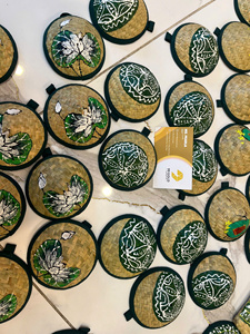 Porte-clés artisanal en feuille de palmier avec motif de fleur de lotus, écologique, style asiatique, cadeau d'affaires et de vacances - Product Image 2